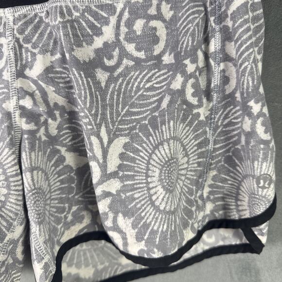Lululemon Run Ultra Short II Beachy Floral White Fossil‎ Black Size 6 - Picture 3 of 7